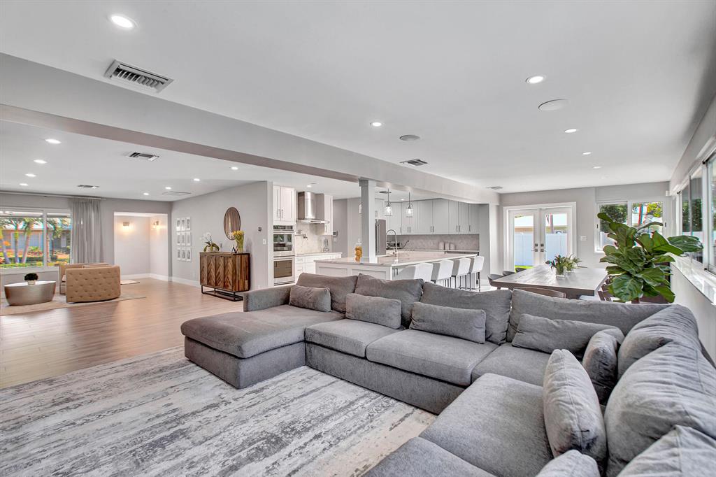 VENETIAN ISLES 3RD SEC - Residential