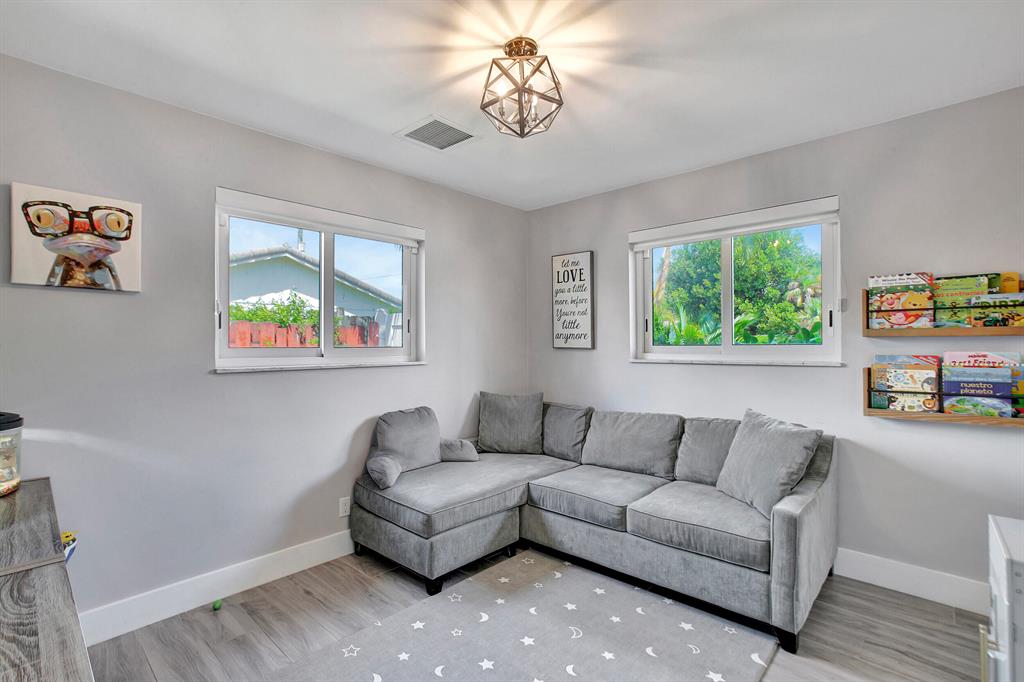 VENETIAN ISLES 3RD SEC - Residential