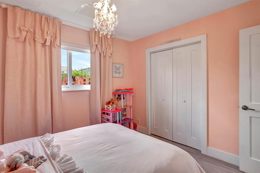 VENETIAN ISLES 3RD SEC - Residential