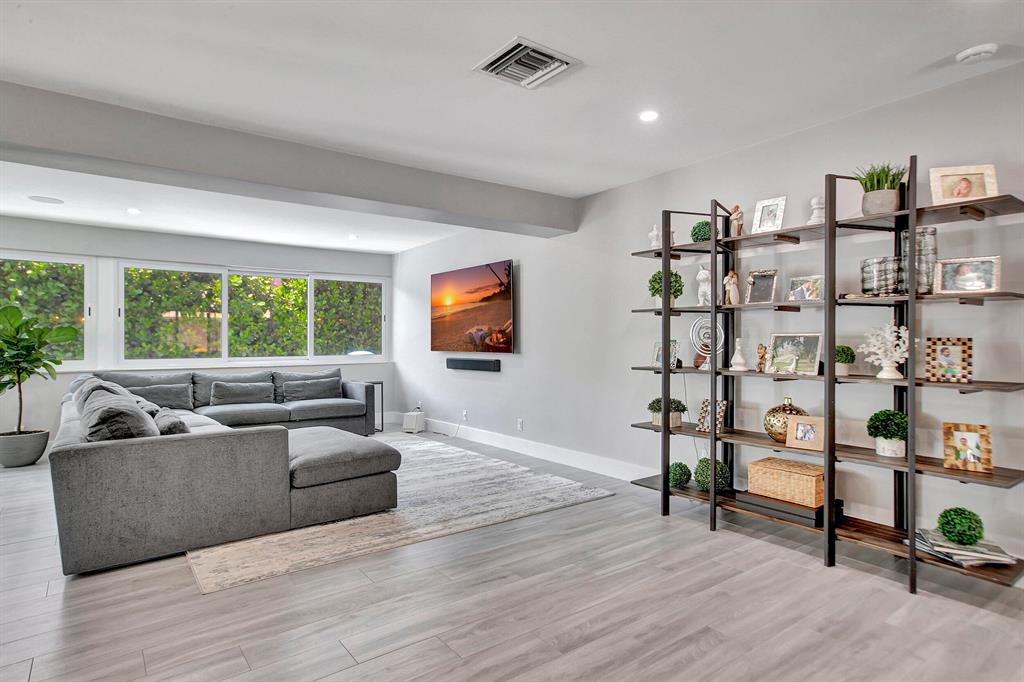 VENETIAN ISLES 3RD SEC - Residential