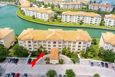 18 Harbour Isle Drive Unit 102, Fort Pierce, FL MLS: R11079424