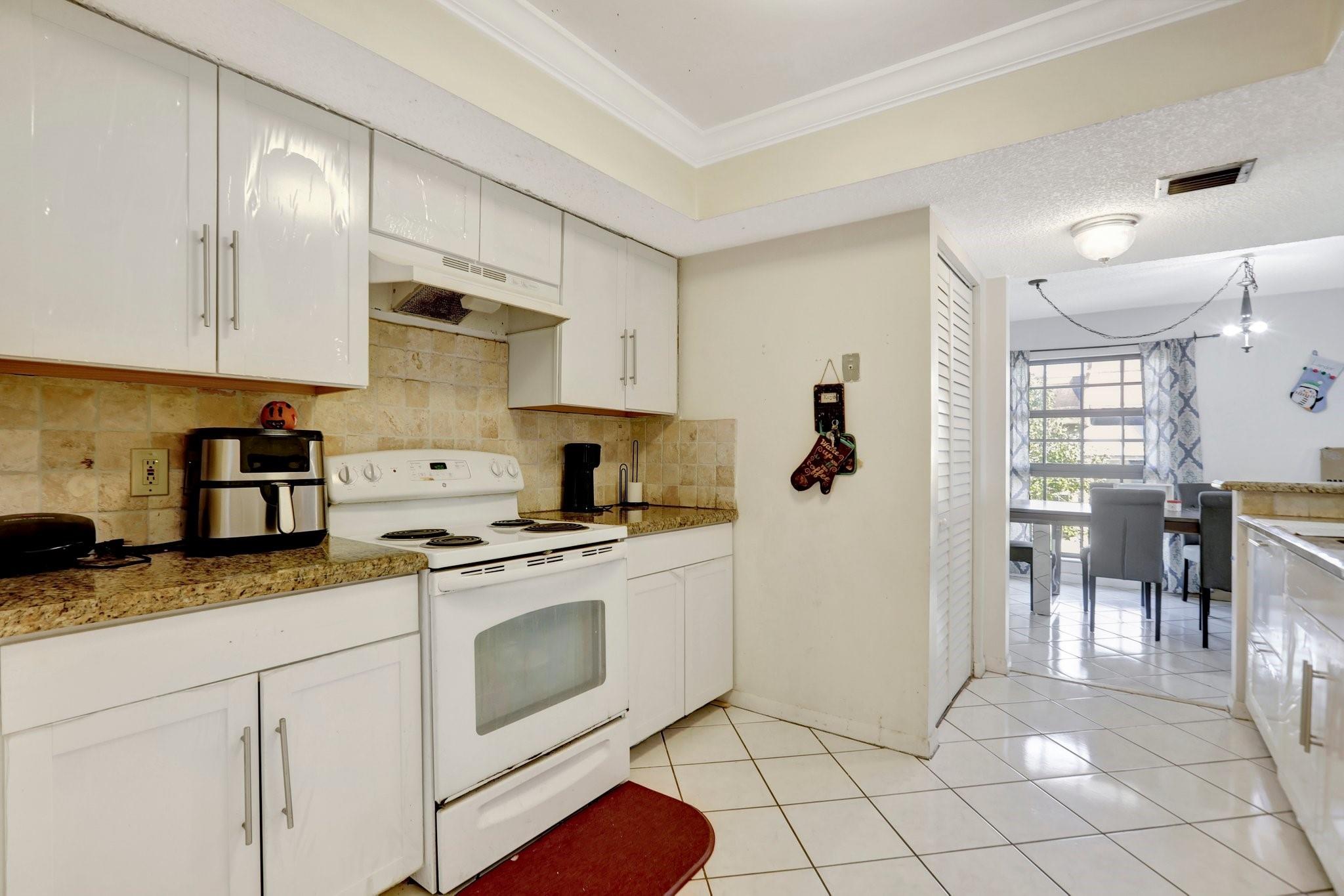 5570 NW 44th St 518A