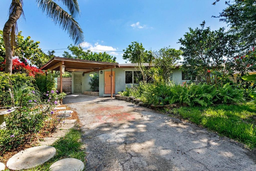 Photo of 537 Lindell Boulevard, Delray Beach, FL 33444 (MLS # F10443346)