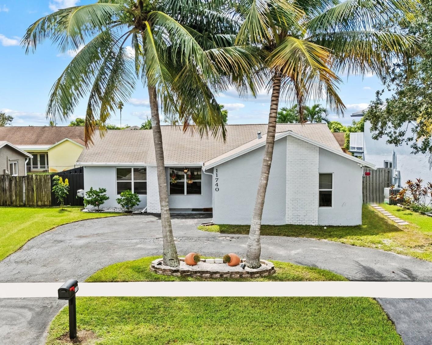 SUNRISE GOLF VILLAGE - Residential