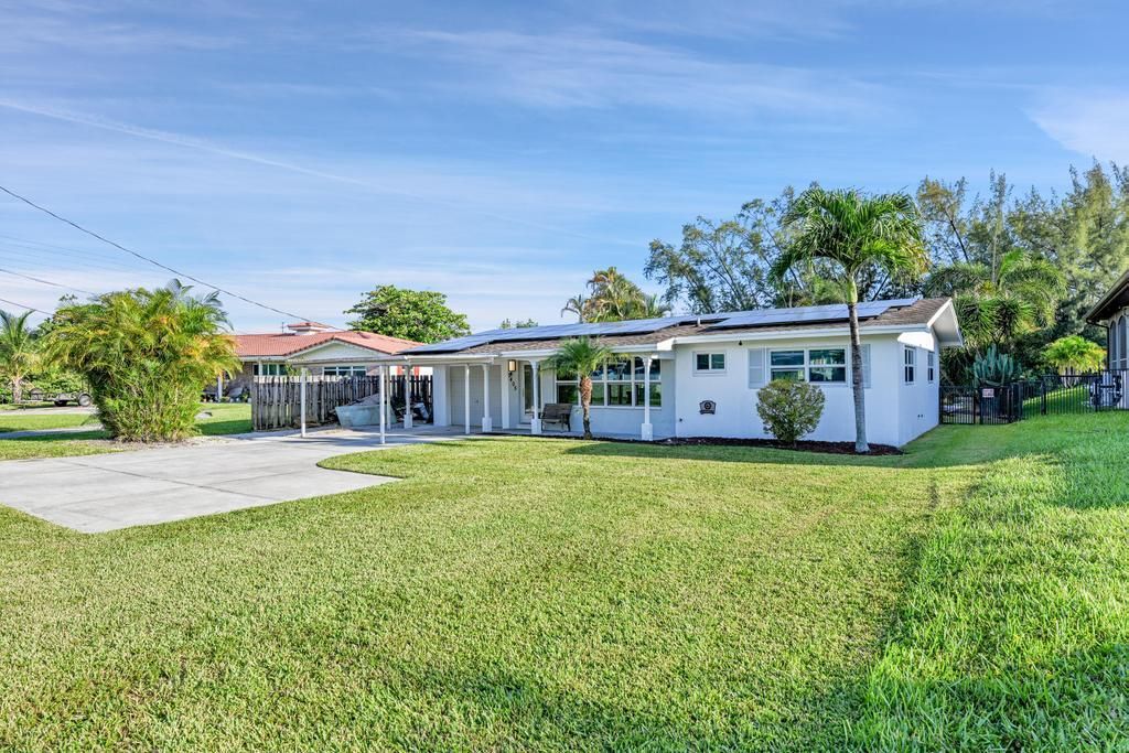 Photo of 4405 SW 35th Ave, Dania Beach, FL 33312 (MLS # B26000196)