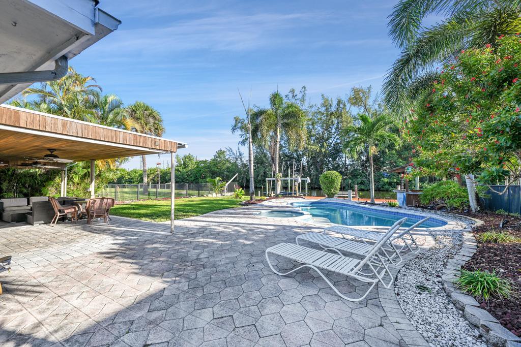 DAVIS ISLES - Residential