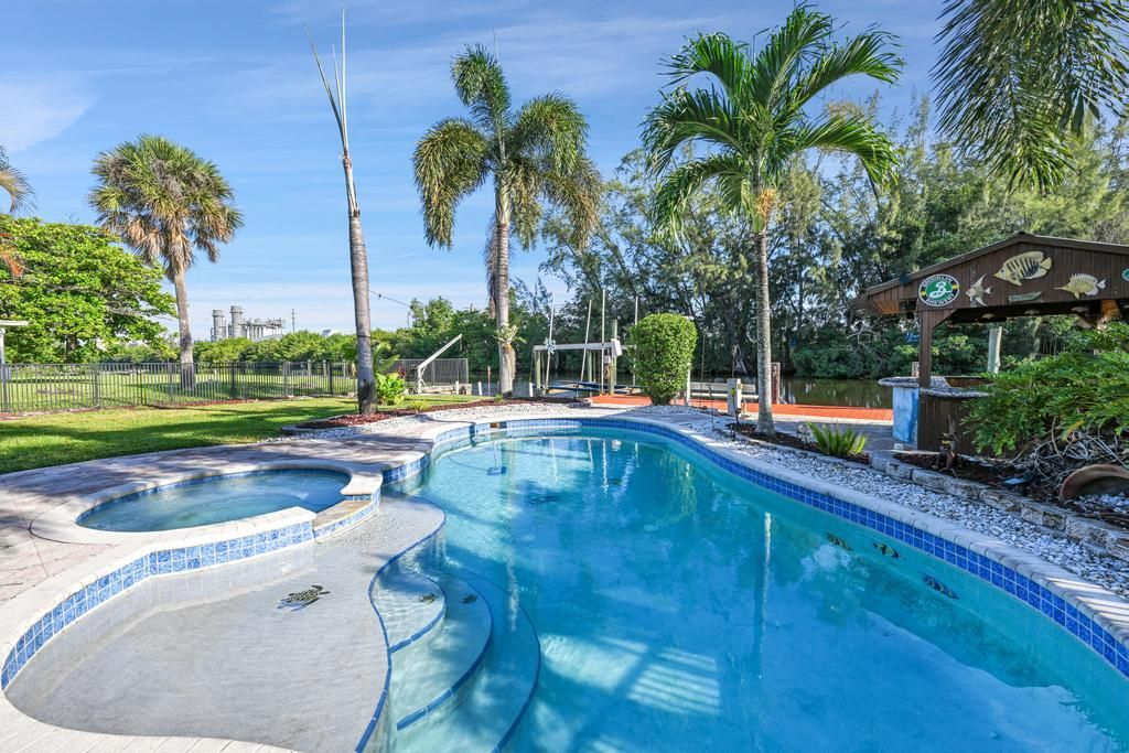 Photo of 4405 SW 35th Avenue, Fort Lauderdale, FL 33312 (MLS # B26000196)