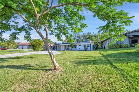 Photo of 4405 SW 35th Ave, Fort Lauderdale, FL 33312 (MLS # B26000196)