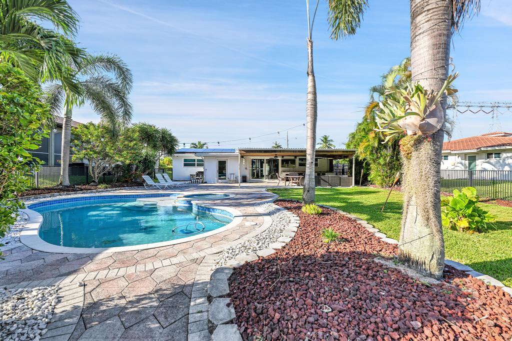 DAVIS ISLES - Residential