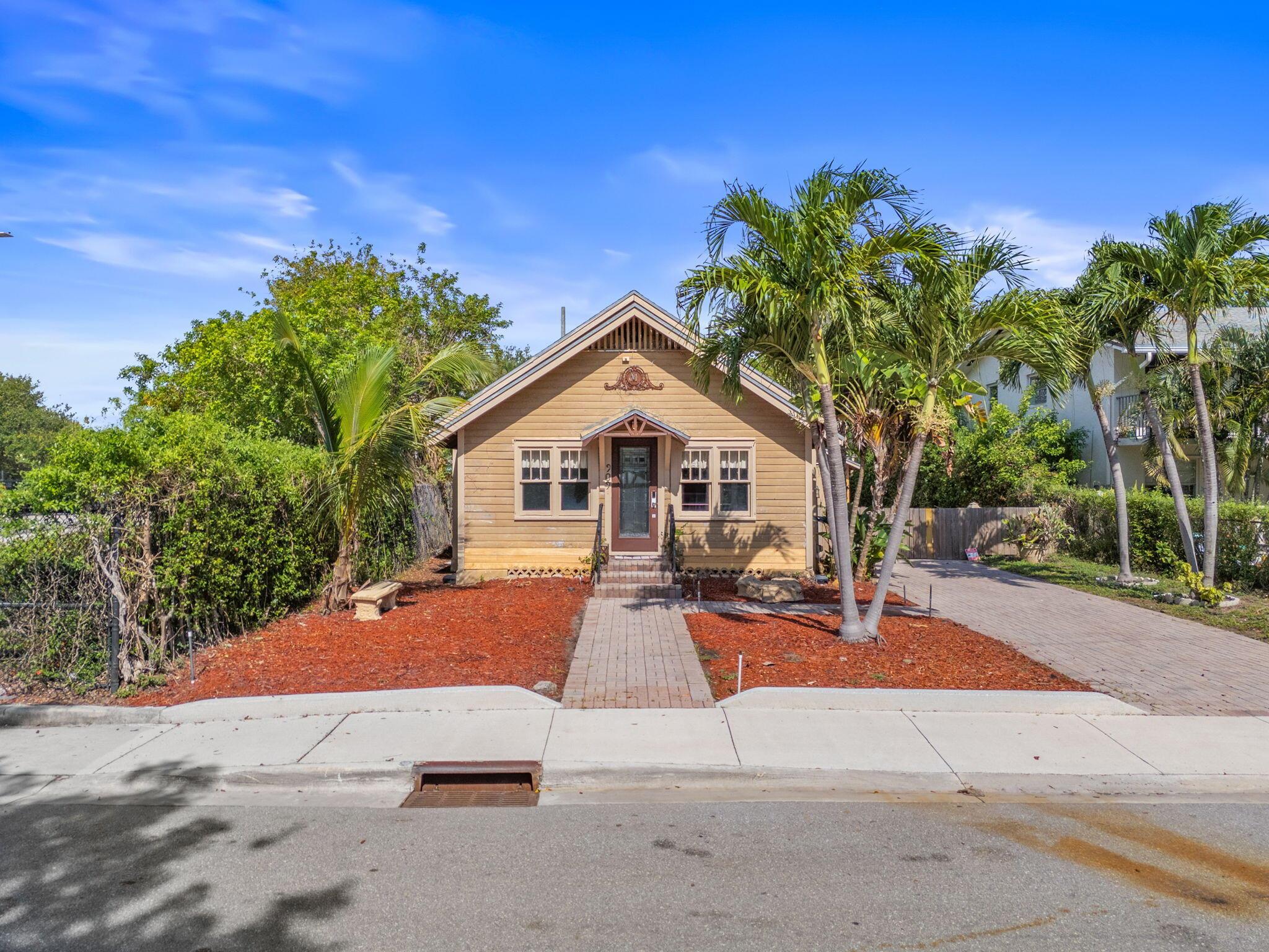 909 N L Street
