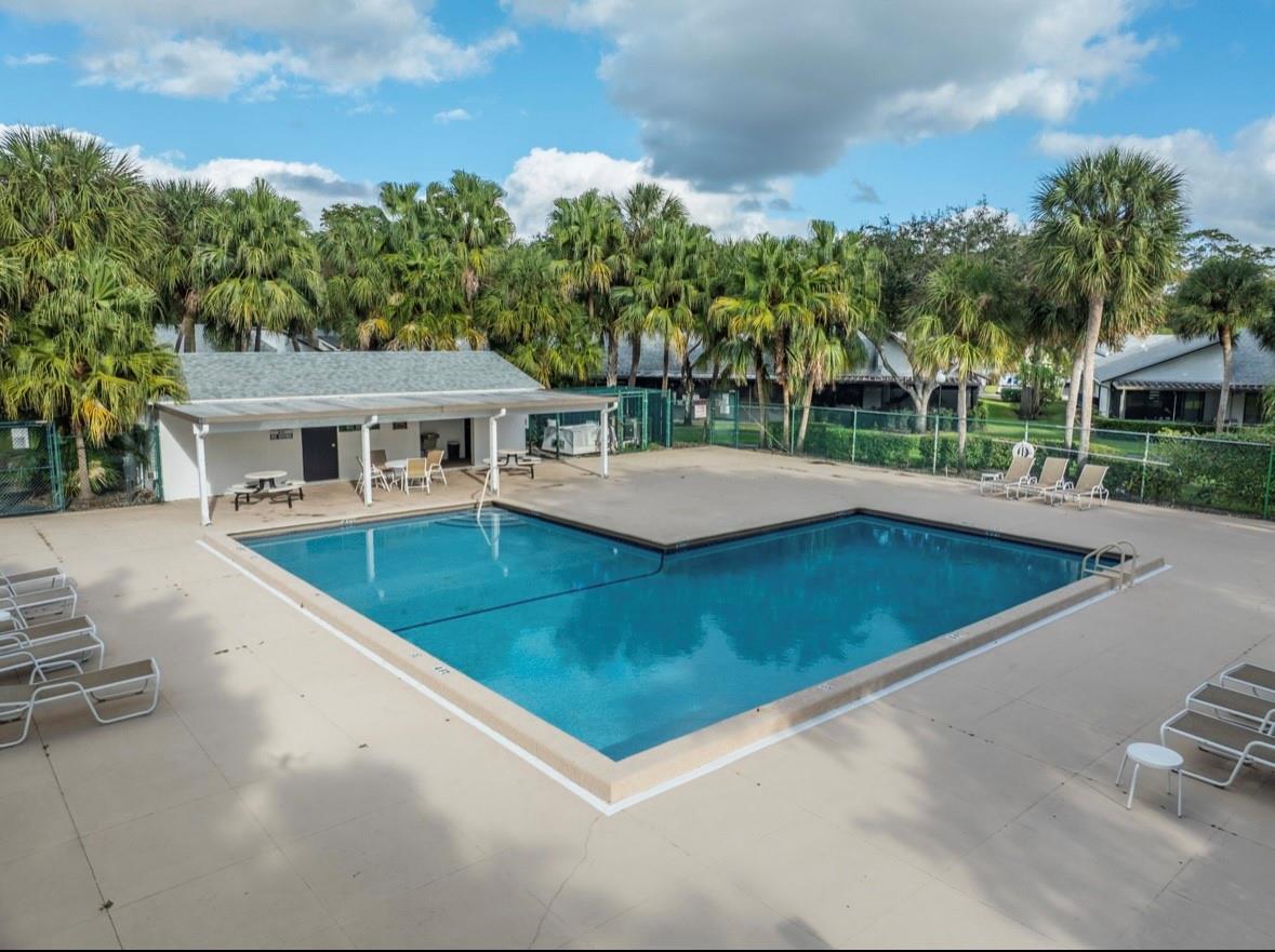 VILLAS AT BONAVENTURE IN - Residential