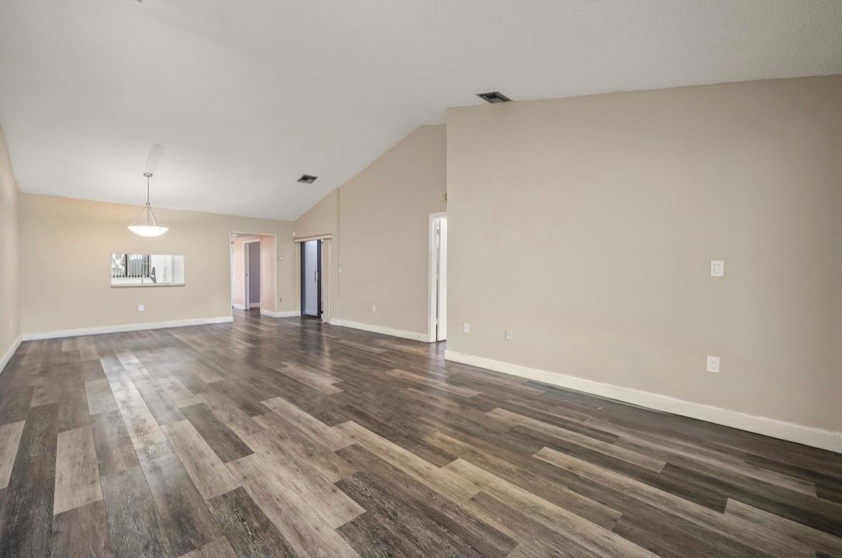 VILLAS AT BONAVENTURE IN - Residential