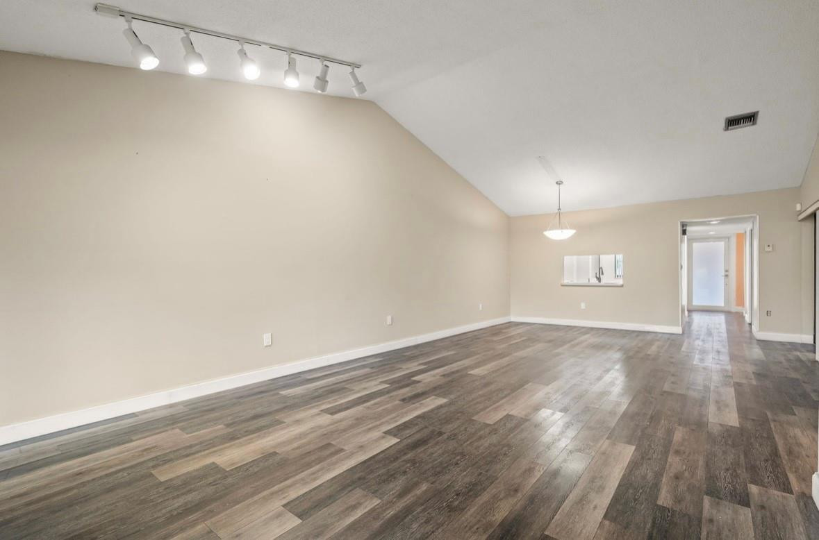 VILLAS AT BONAVENTURE IN - Residential