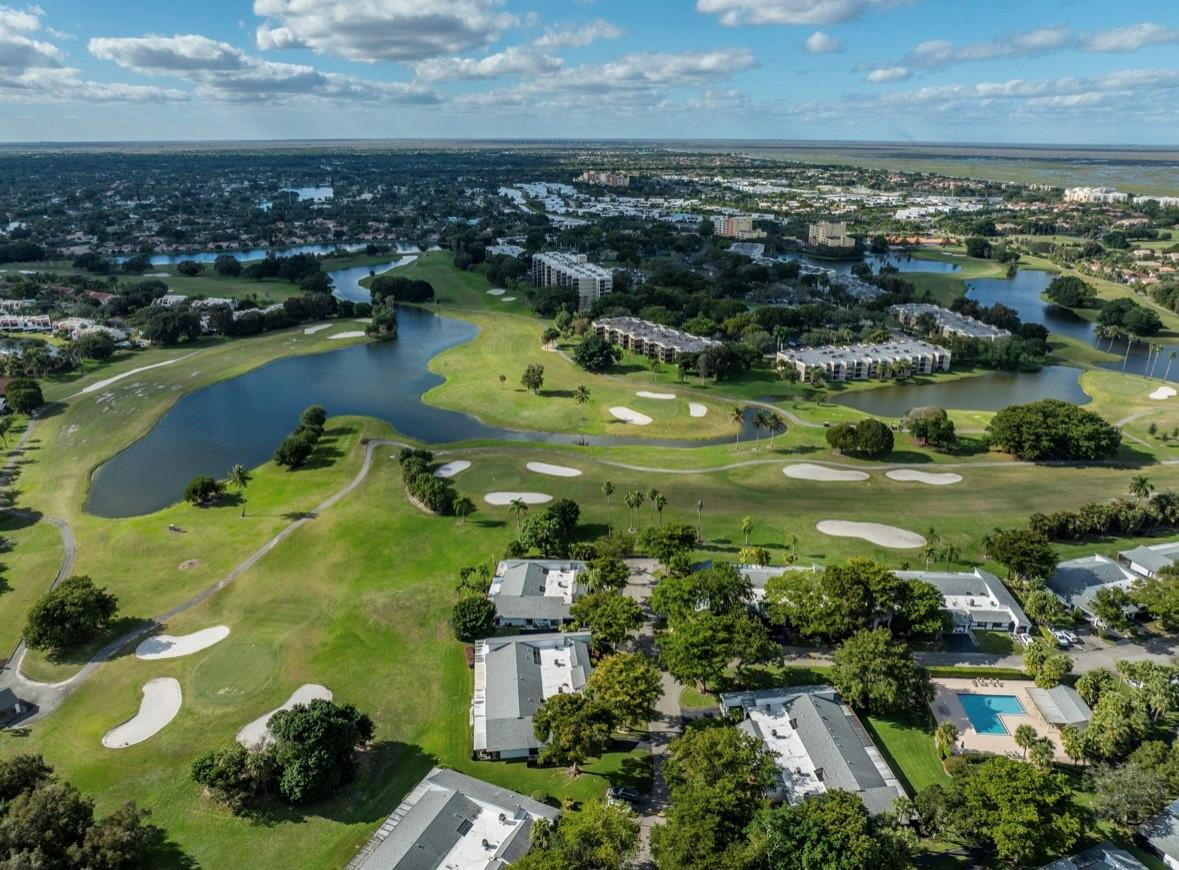 VILLAS AT BONAVENTURE IN - Residential