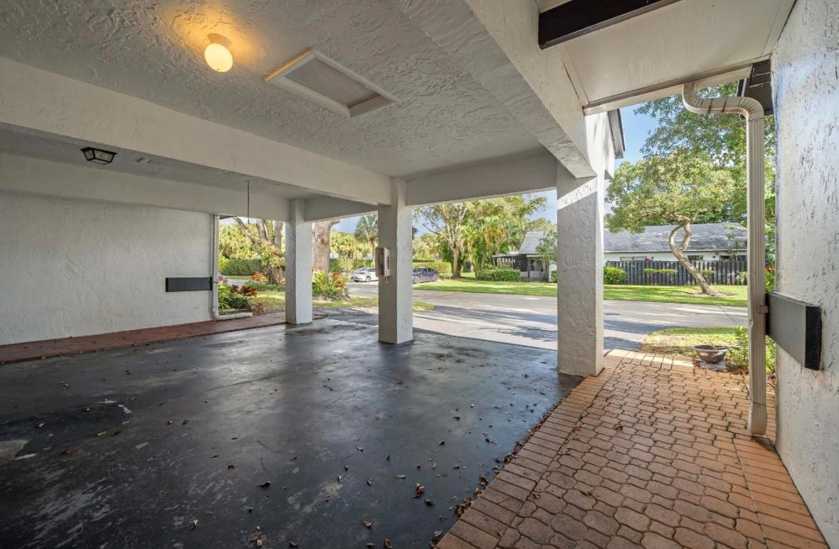 VILLAS AT BONAVENTURE IN - Residential