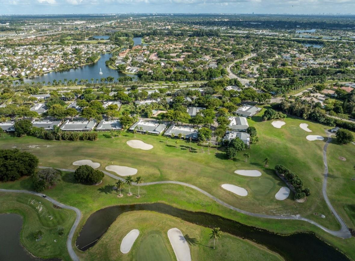 VILLAS AT BONAVENTURE IN - Residential