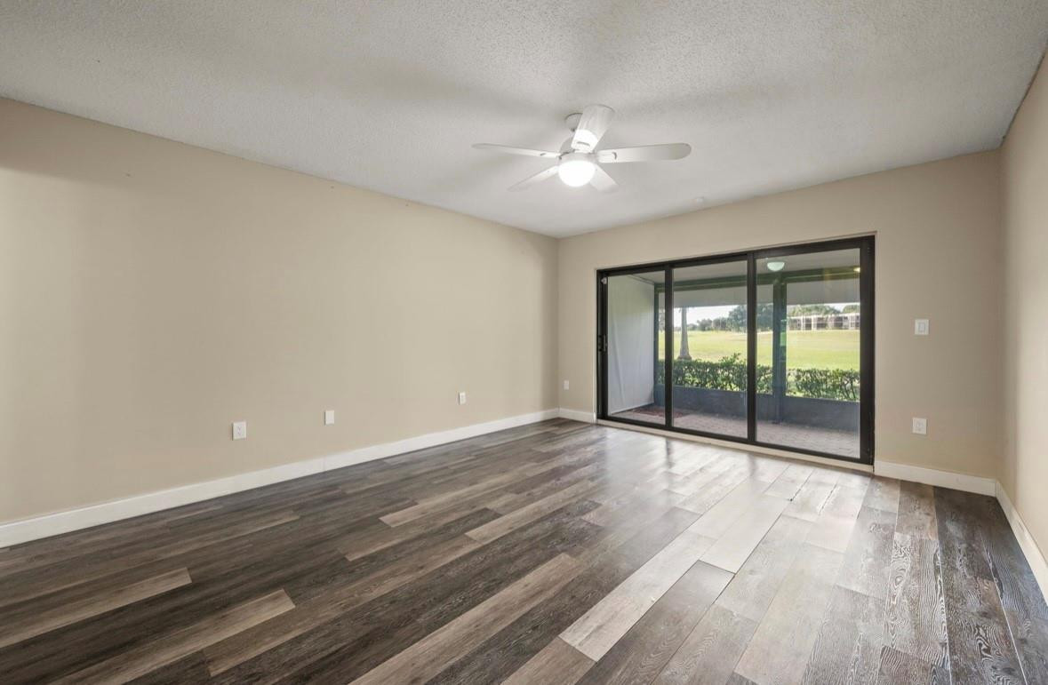 VILLAS AT BONAVENTURE IN - Residential