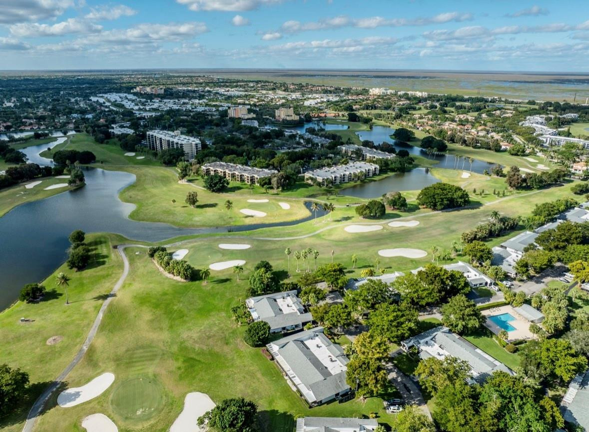 VILLAS AT BONAVENTURE IN - Residential