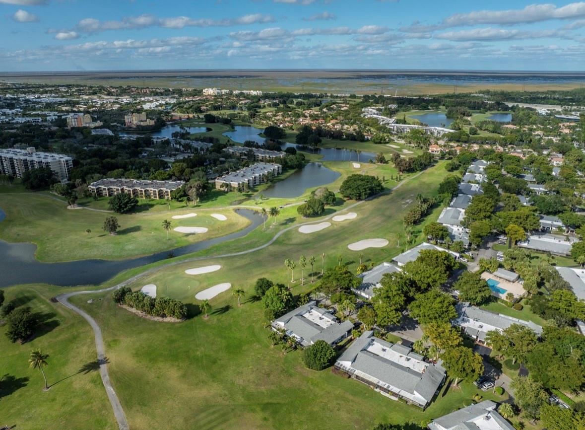 VILLAS AT BONAVENTURE IN - Residential