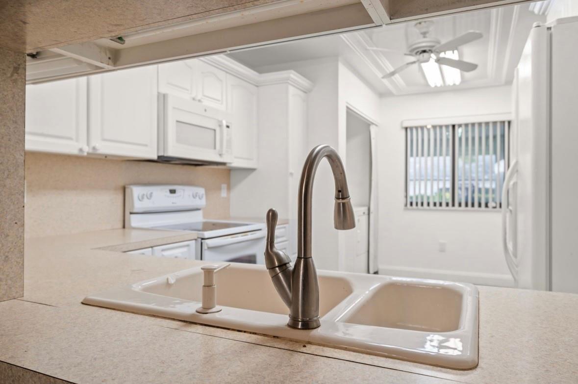 VILLAS AT BONAVENTURE IN - Residential