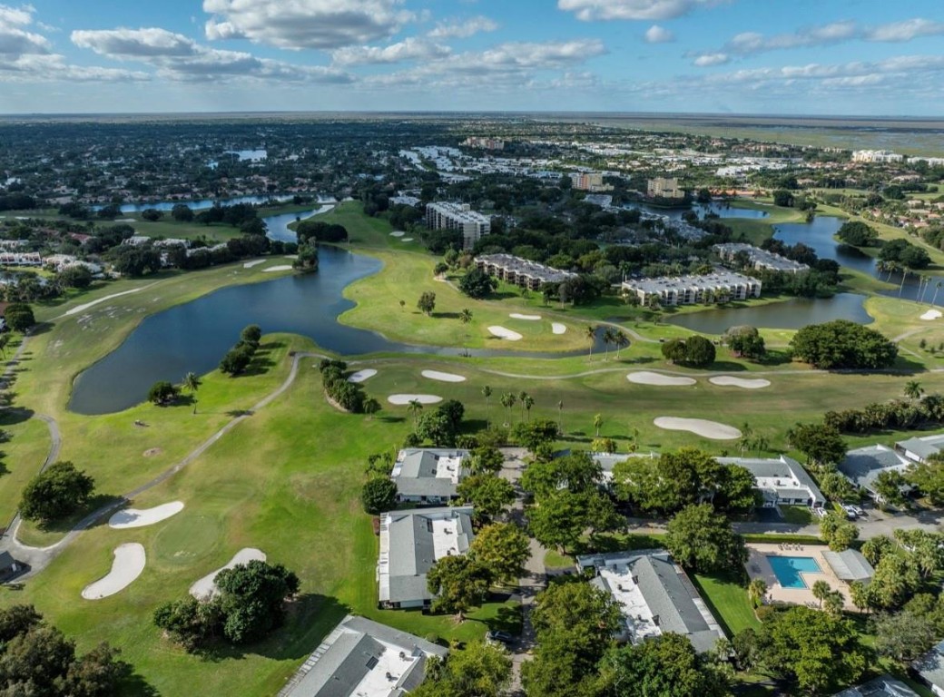 VILLAS AT BONAVENTURE IN - Residential