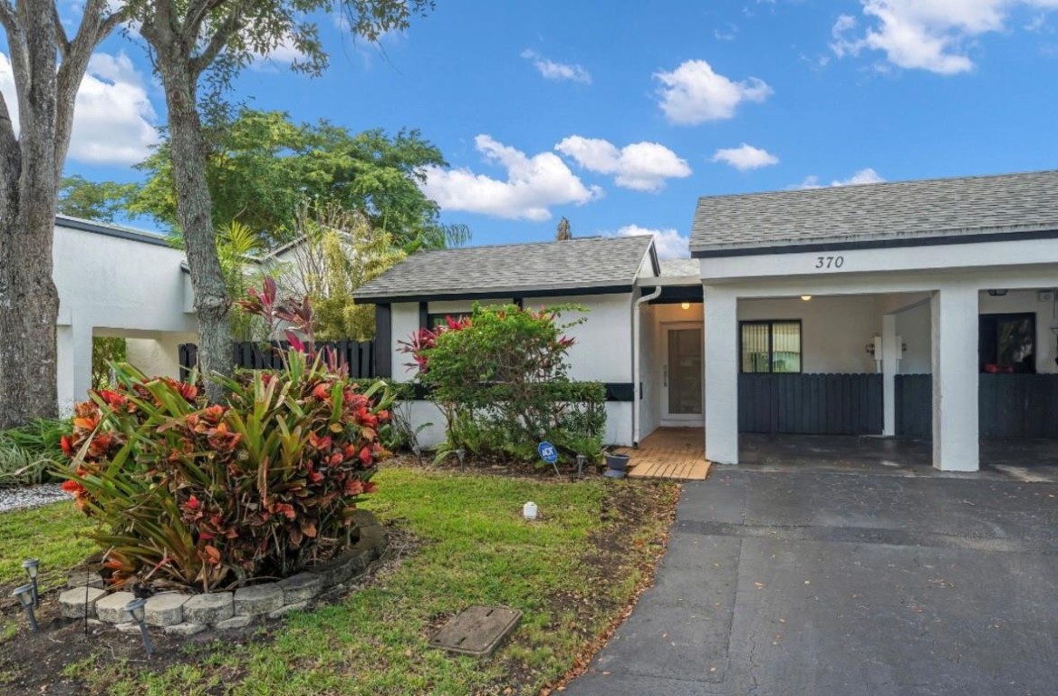 VILLAS AT BONAVENTURE IN - Residential