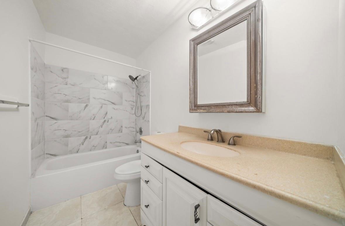 VILLAS AT BONAVENTURE IN - Residential