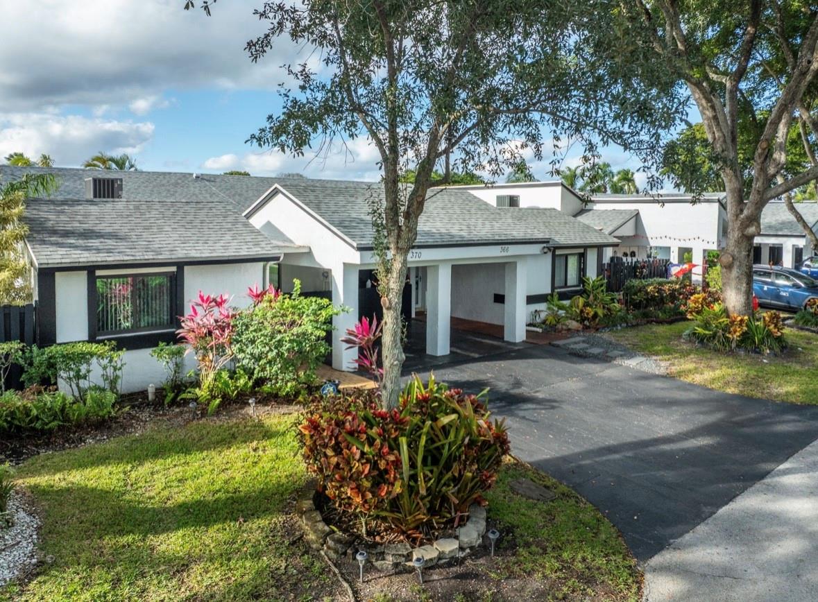 VILLAS AT BONAVENTURE IN - Residential