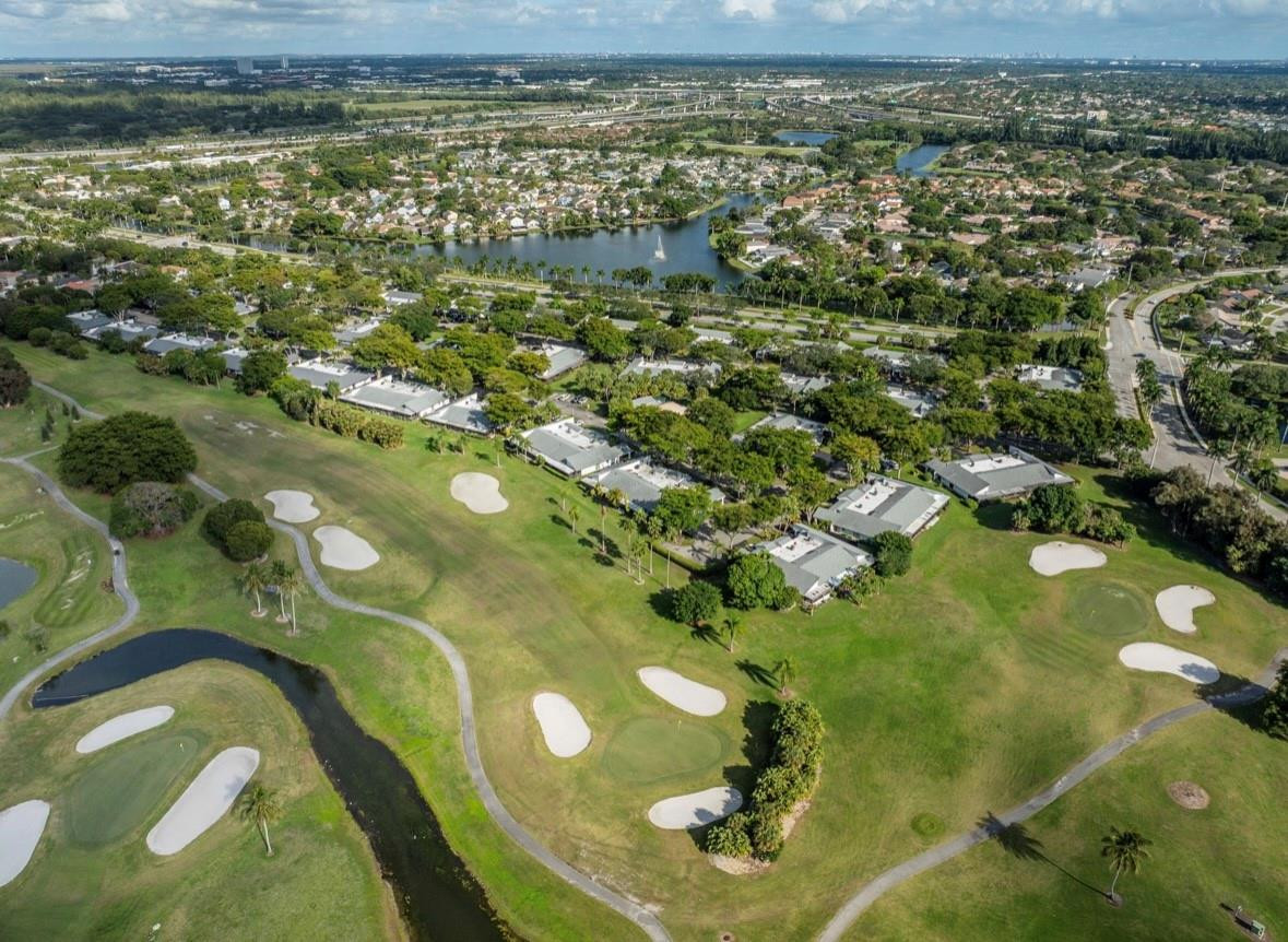 VILLAS AT BONAVENTURE IN - Residential