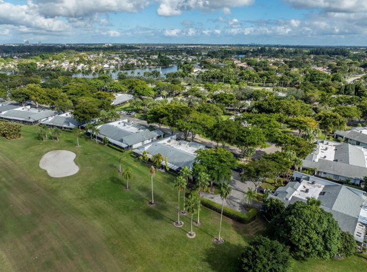 VILLAS AT BONAVENTURE IN - Residential