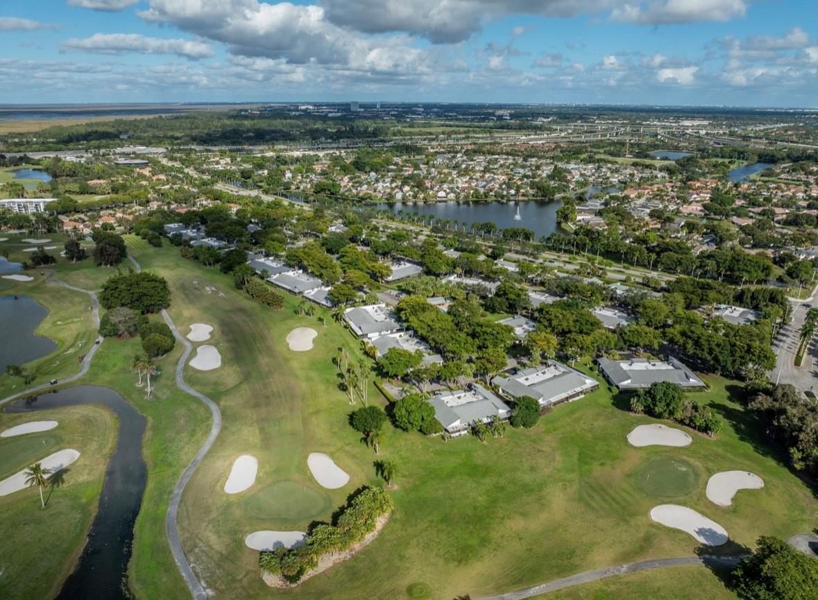 VILLAS AT BONAVENTURE IN - Residential