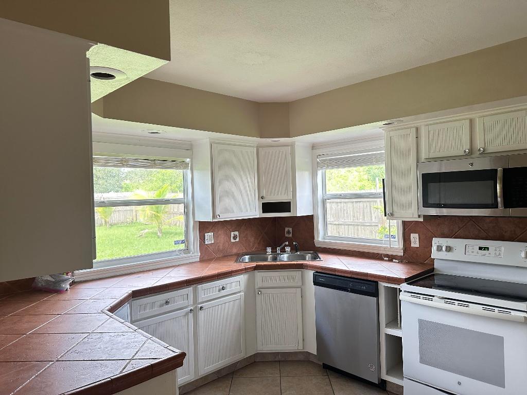 PORT ST LUCIE SECTION 41 - Residential Lease