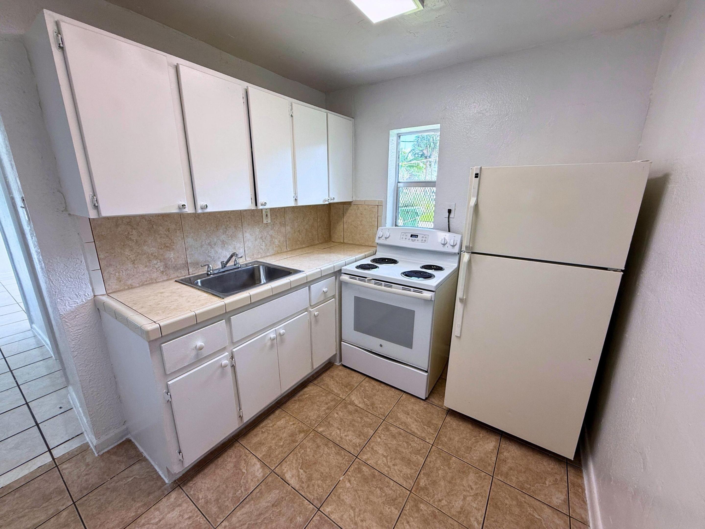 FIRST ADD TO TUSKEGEE PARK - Residential Lease