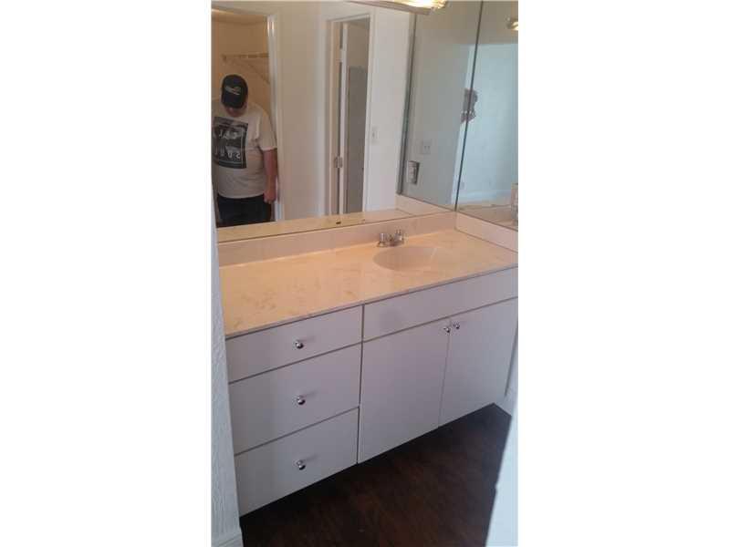 LIVE OAK CONDO NINE OF PI - Residential Lease