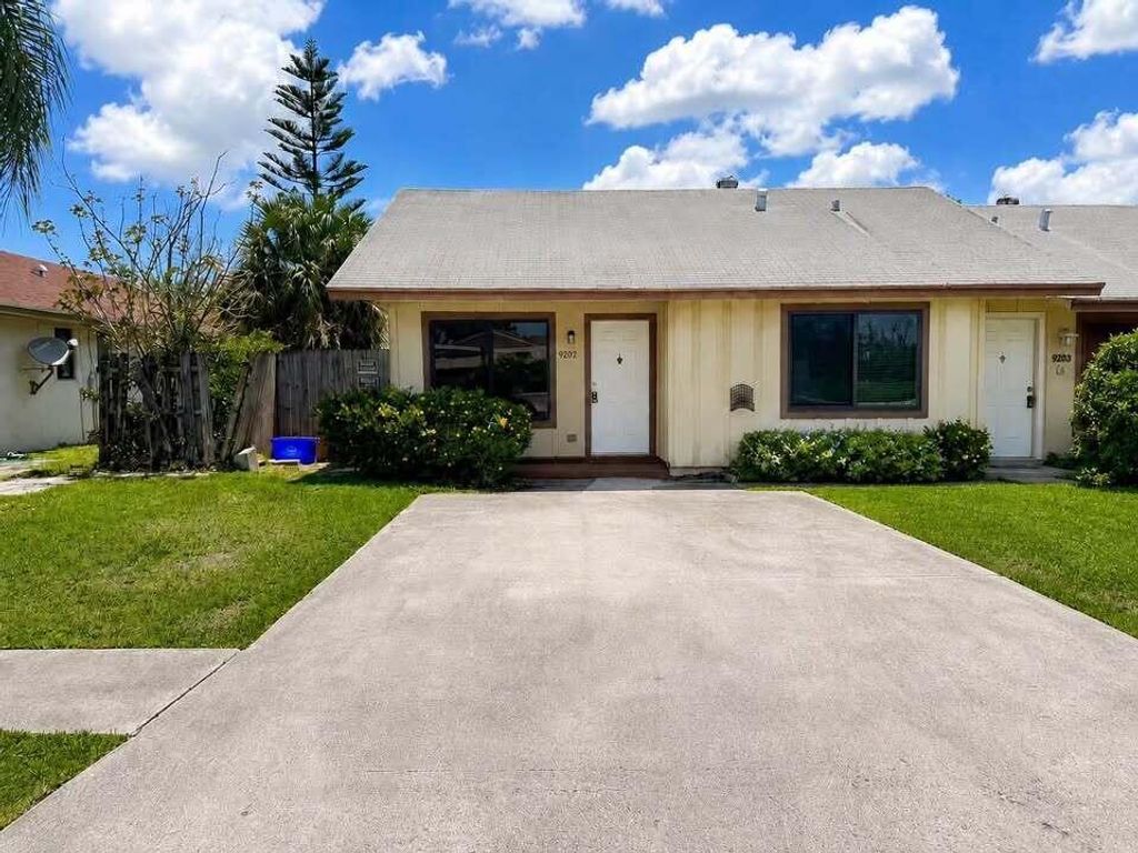 Photo of 9202 E Highland Pines Boulevard, Palm Beach Gardens, FL 33418 (MLS # B26044926)