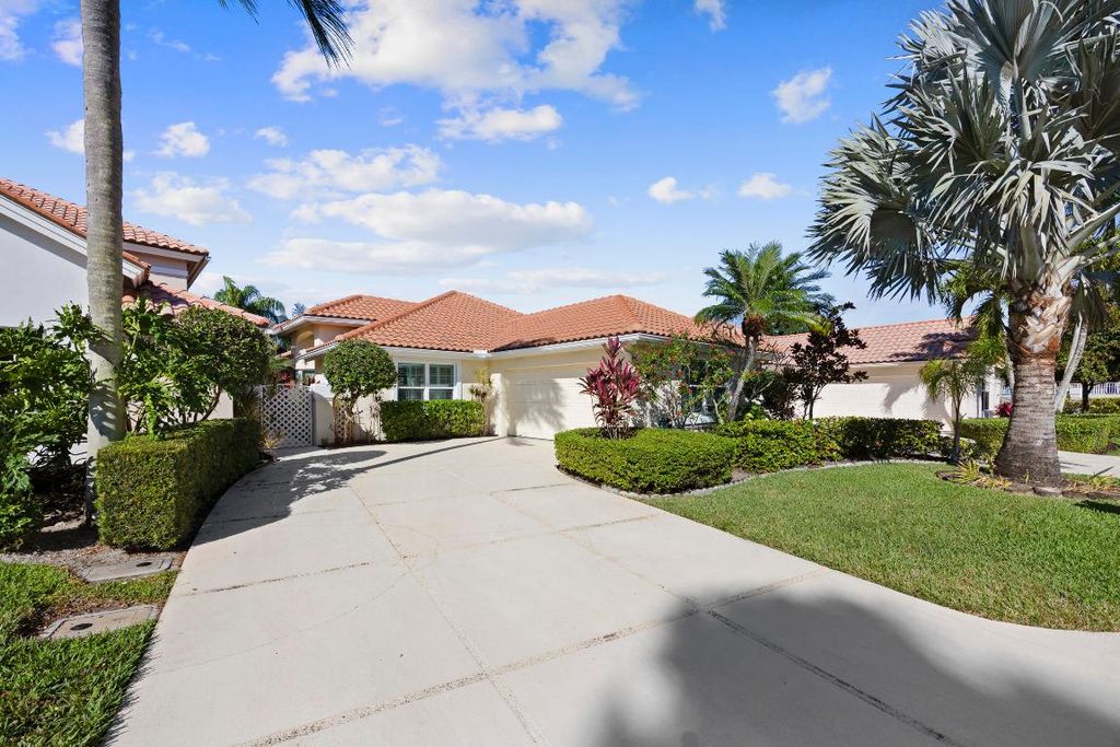 Photo of 122 Eagleton Lane, Palm Beach Gardens, FL 33418 (MLS # R11148840)