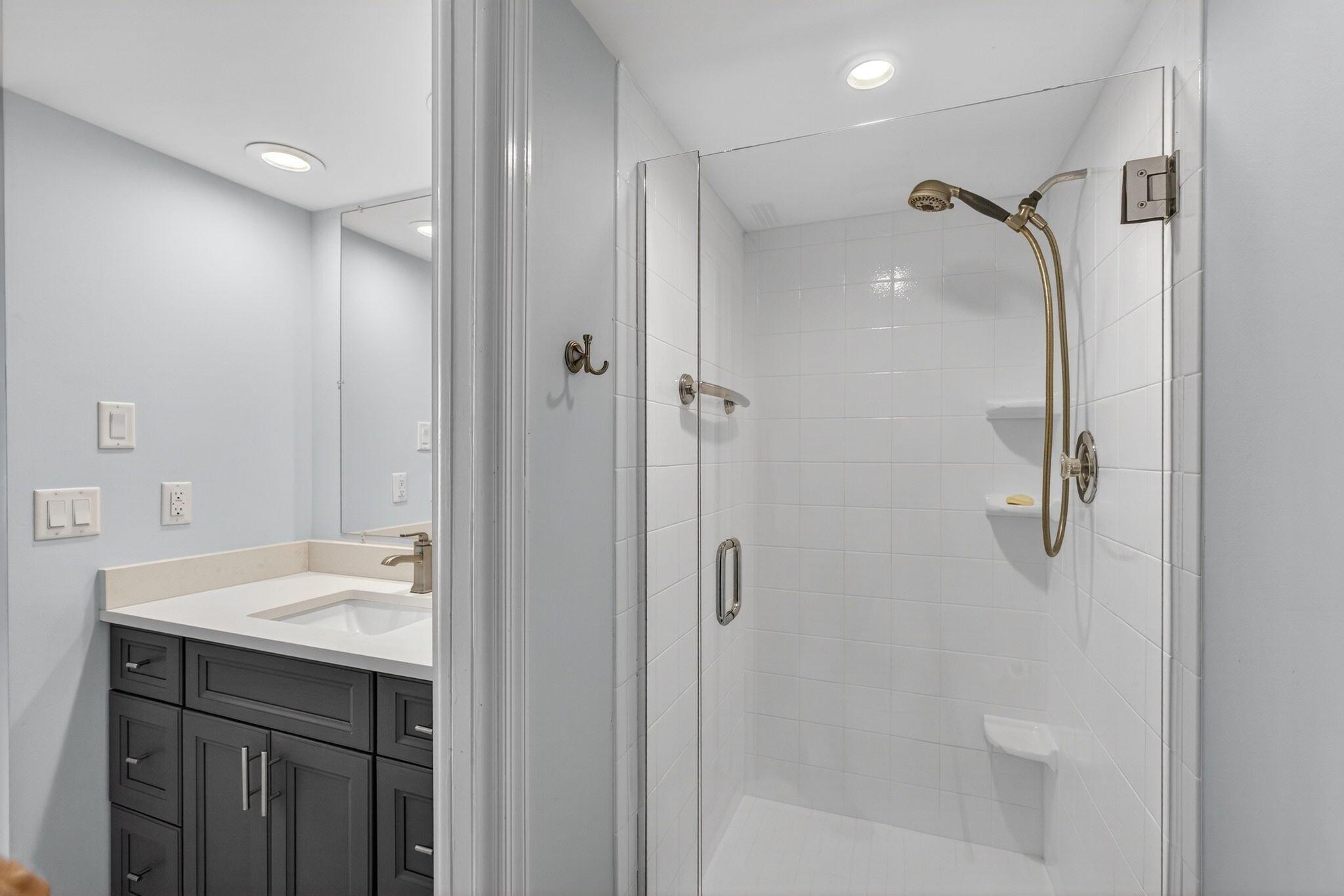 Paradise Harbour Condo - Residential