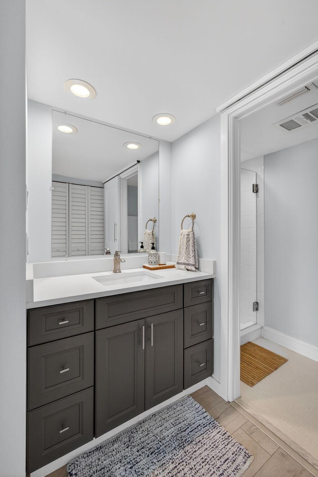 Paradise Harbour Condo - Residential