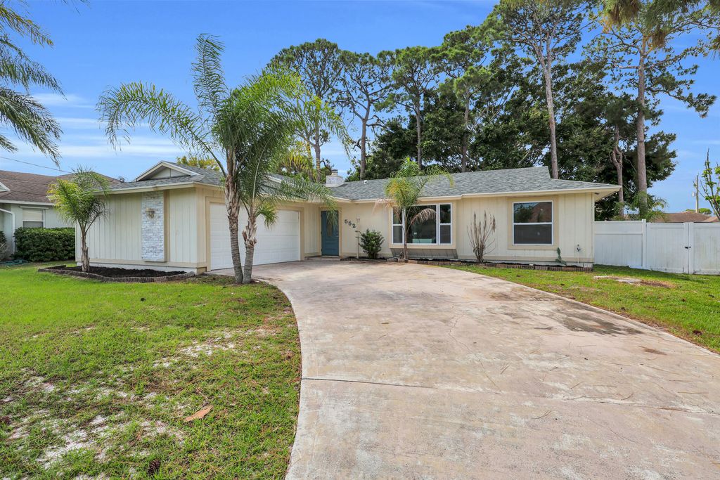 Photo of 552 SW Eyerly Avenue, Port Saint Lucie, FL 34983 (MLS # B26029505)
