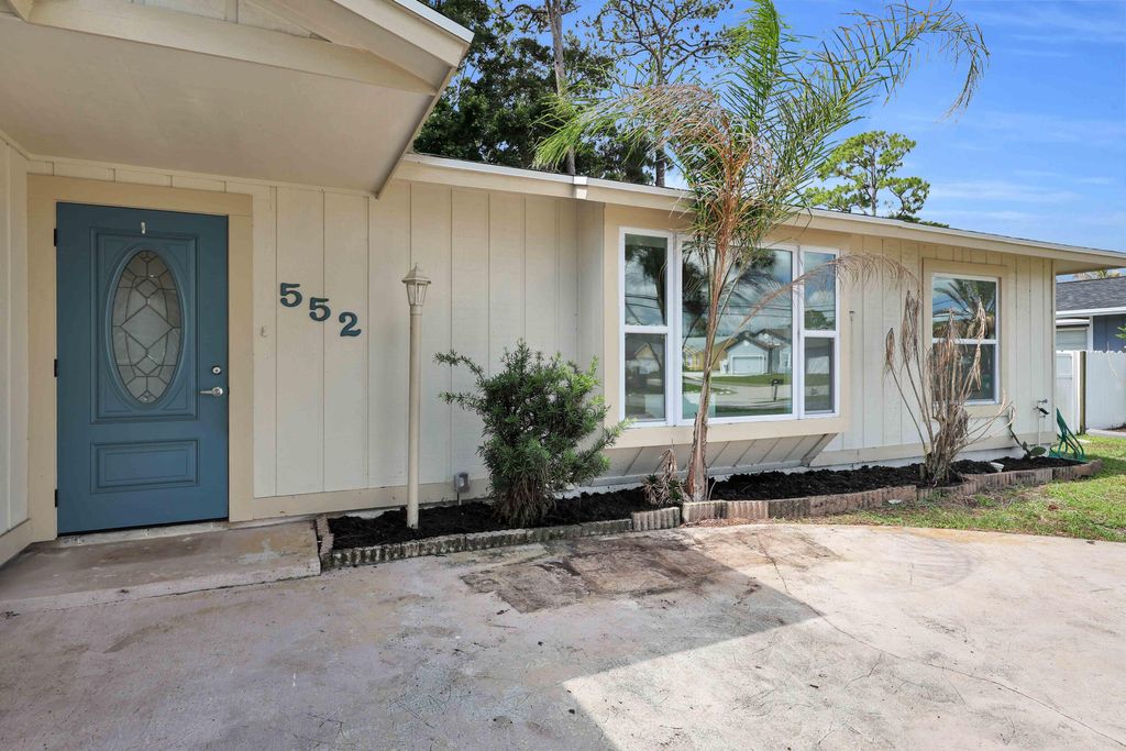 Photo of 552 SW Eyerly Avenue, Port Saint Lucie, FL 34983 (MLS # B26029505)
