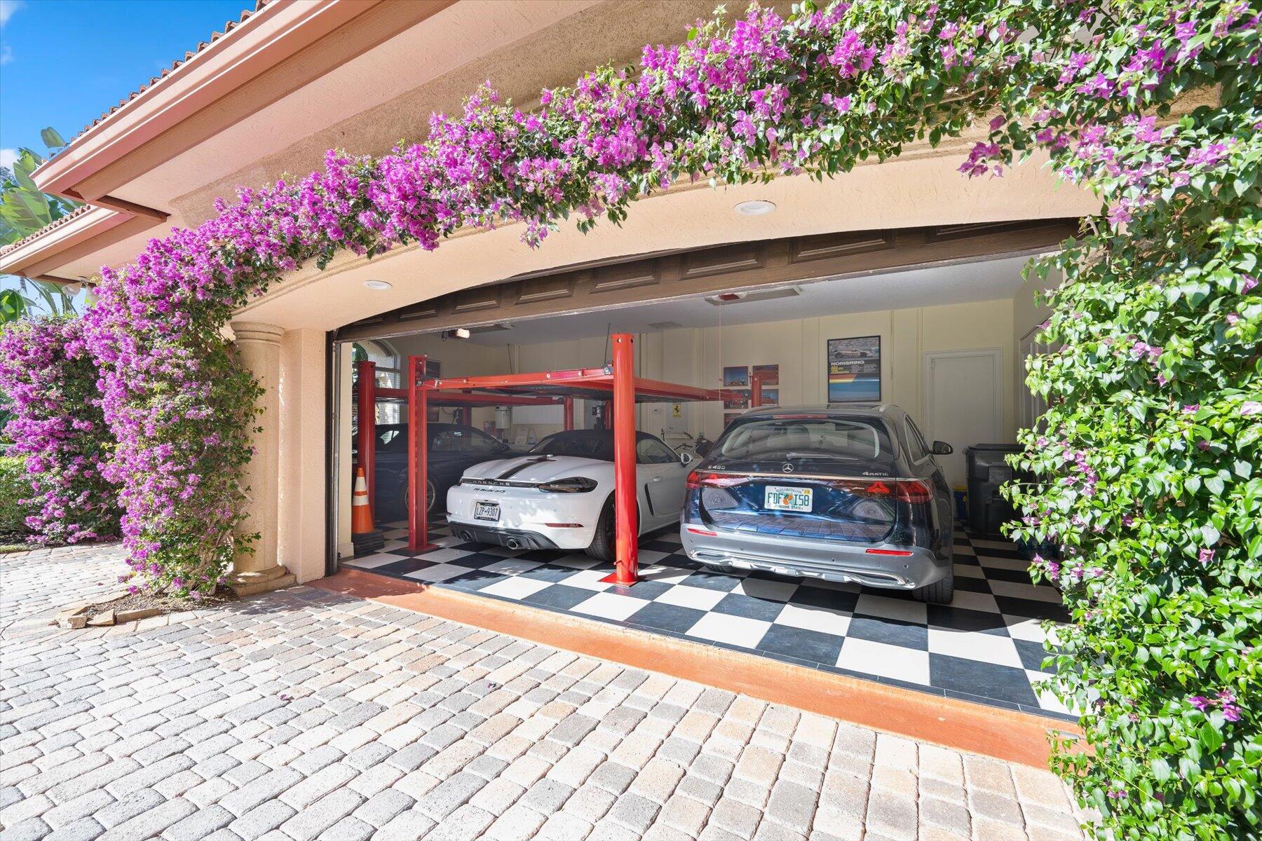 EQUESTRIAN CLUB ESTATES 1 - Residential