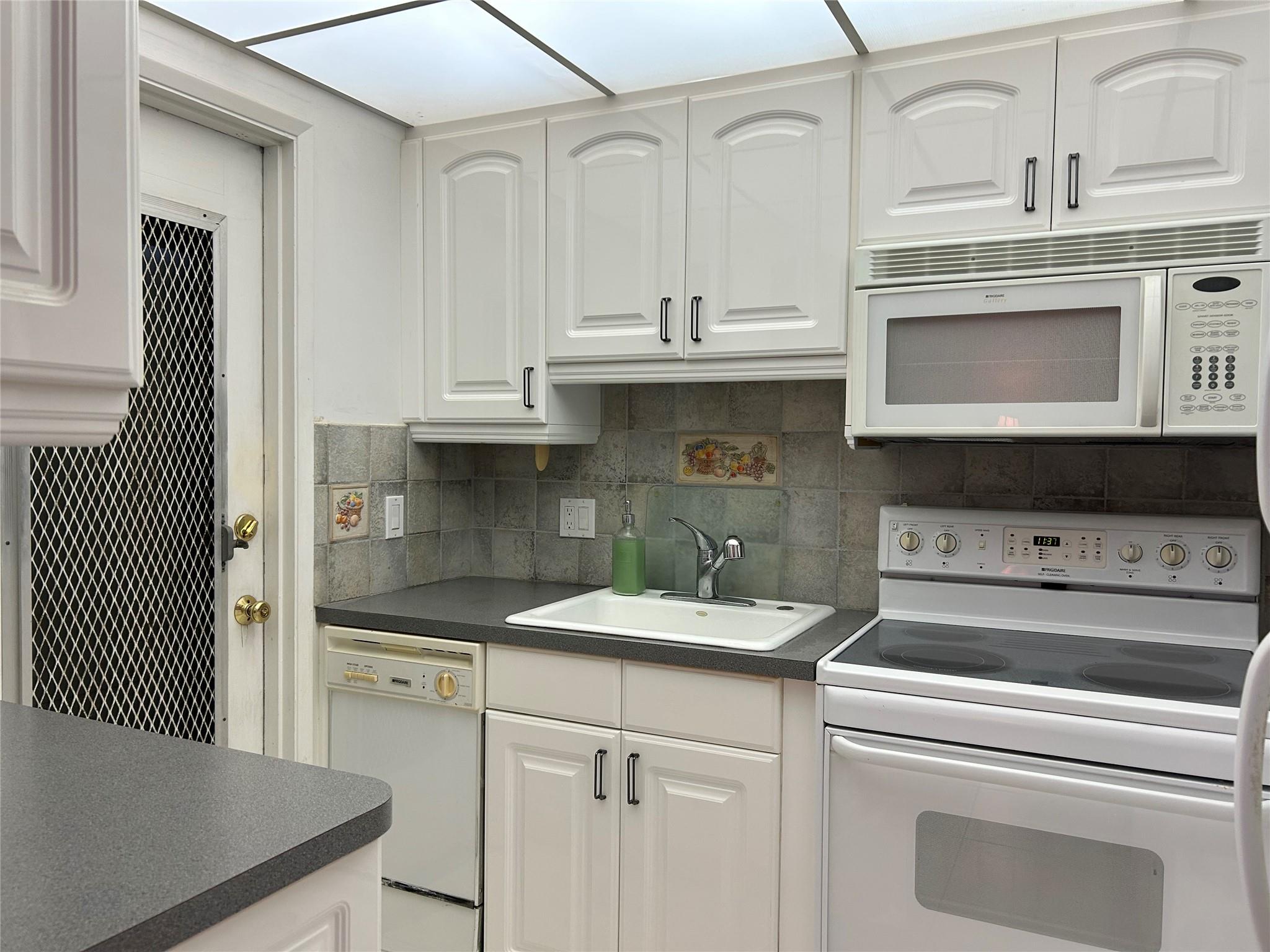 Lighthouse Point Gardens - Residential