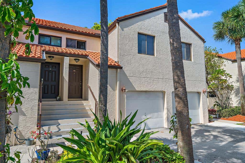Photo of 13 Via De Casas Sur #202, Boynton Beach, FL 33426 (MLS # R10796853)