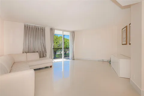 3401 N Country Club Dr Unit 311, Miami, FL 33180 - MLS#: F10486795
