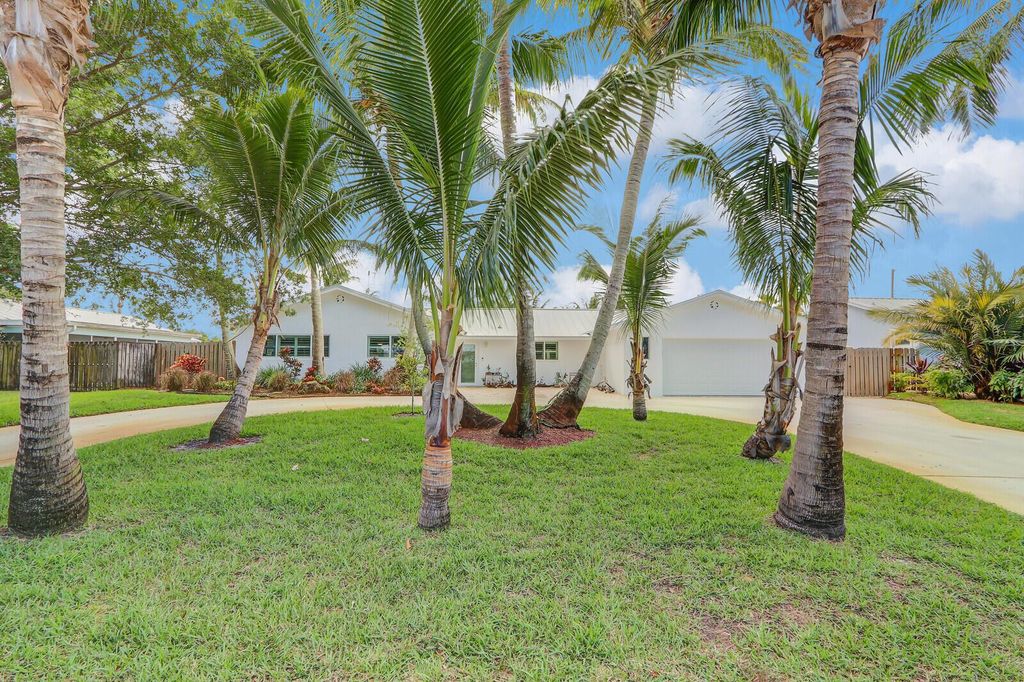 Photo of 19267 W Indies Lane, Jupiter, FL 33469 (MLS # R10970219)