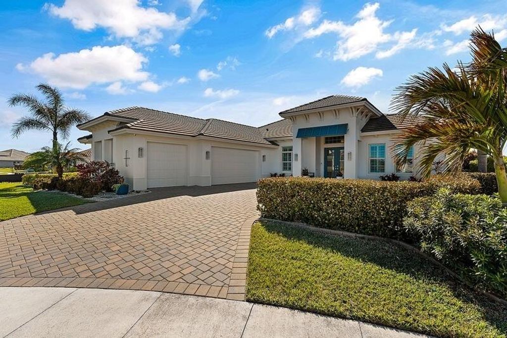 Photo of 5812 Lake Pine Road, Vero Beach, FL 32967 (MLS # R11163152)