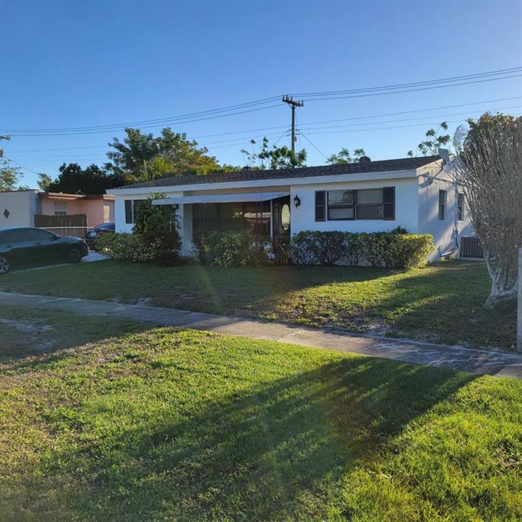 Photo of 452 Cheyenne Drive Dr, Lake Worth Beach, FL 33462 (MLS # R10773190)