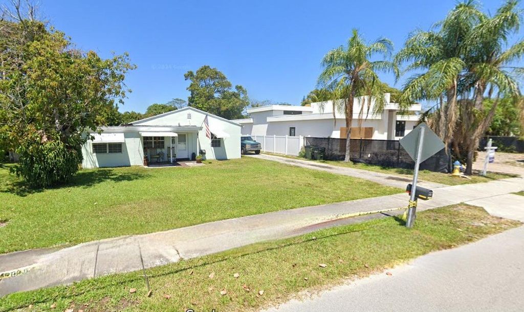 Photo of 243 NE 14th Street, Delray Beach, FL 33444 (MLS # R11114809)