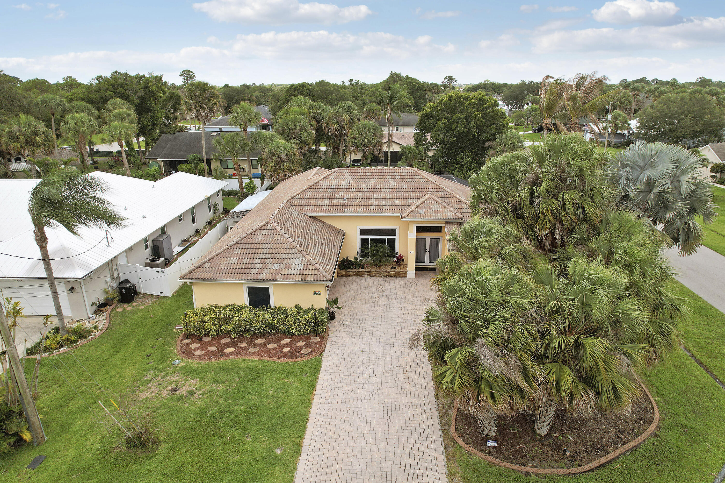 1590 SW Underwood Avenue, Port St Lucie, FL, 34953/$600,000 4 1590 SW Underwood Avenue