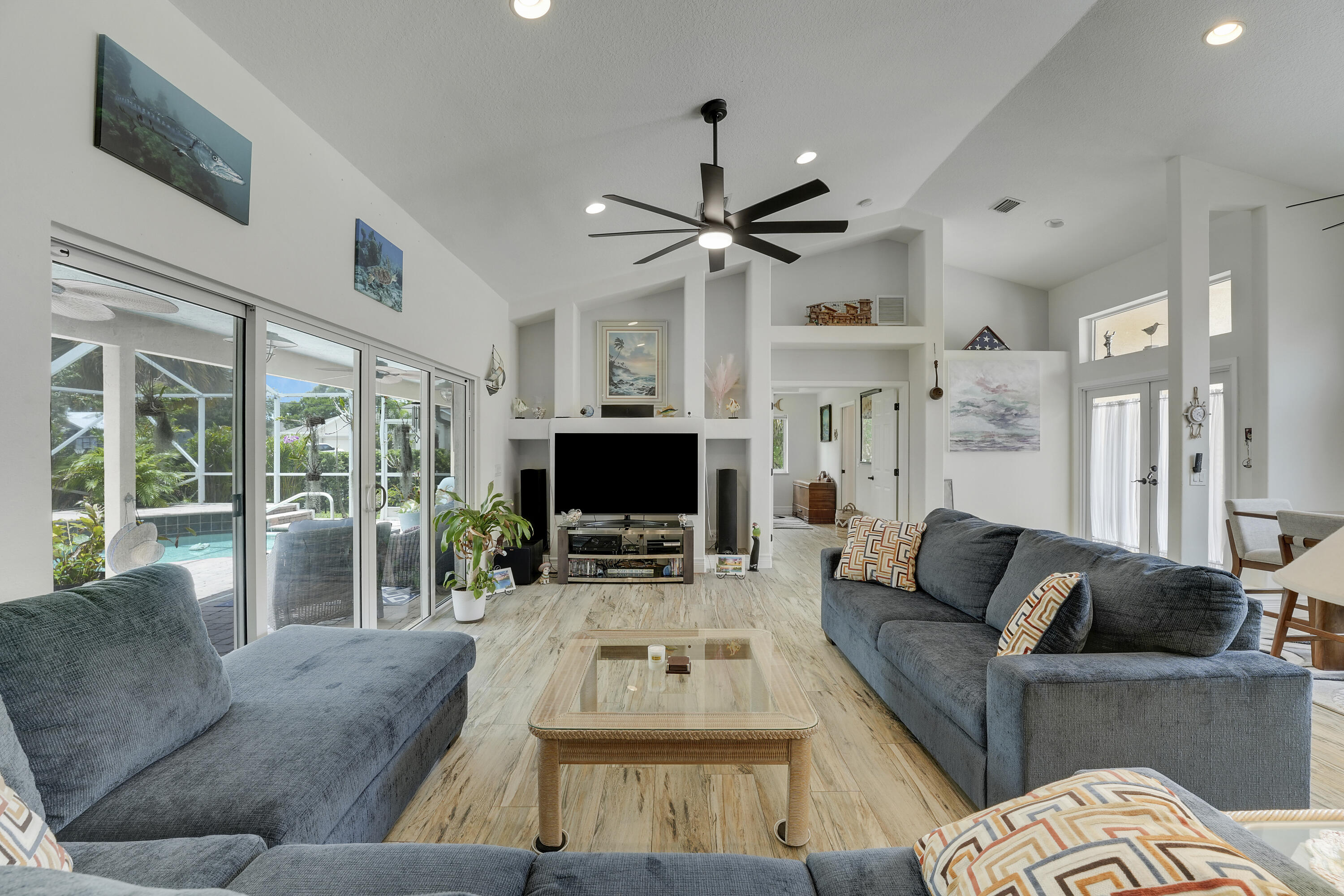 1590 SW Underwood Avenue, Port St Lucie, FL, 34953/$600,000 2 1590 SW Underwood Avenue